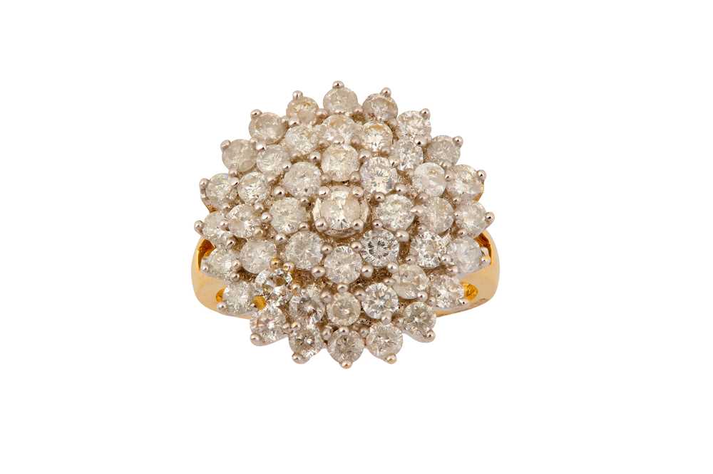 A DIAMOND CLUSTER RING - Image 3 of 6