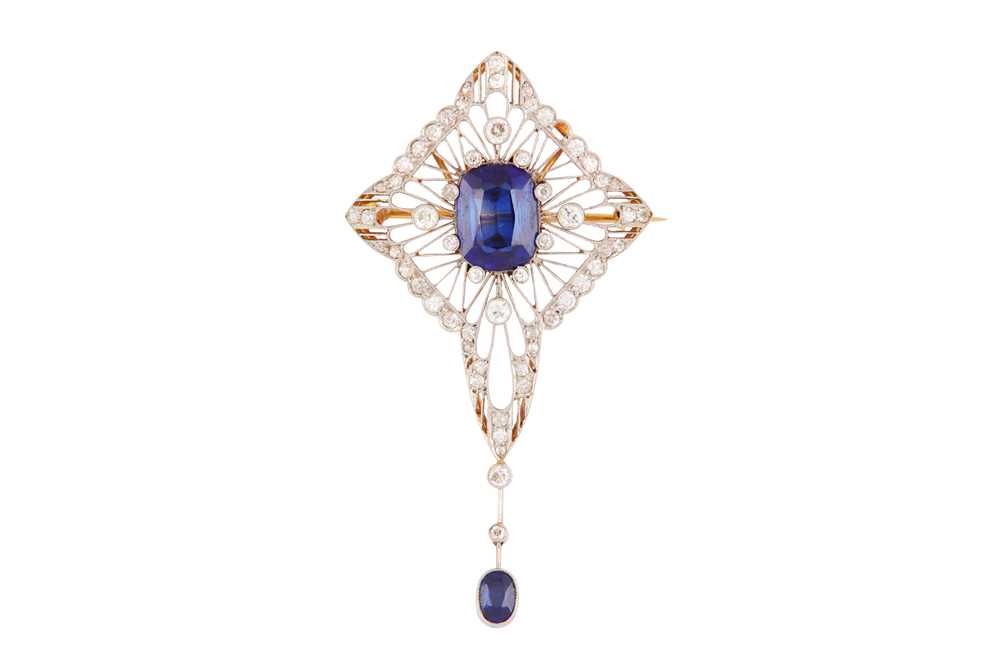 A SYNTHETIC SAPPHIRE AND DIAMOND PENDANT/BROOCH