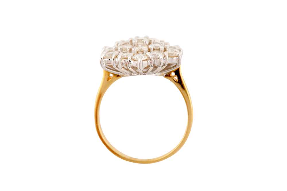 A DIAMOND CLUSTER RING - Image 6 of 6