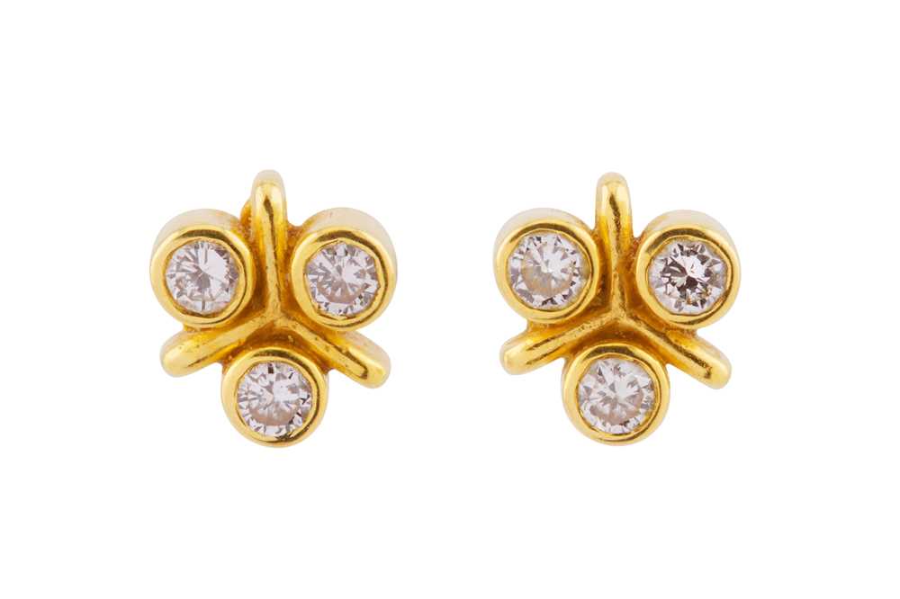 A PAIR OF DIAMOND EARRINGS