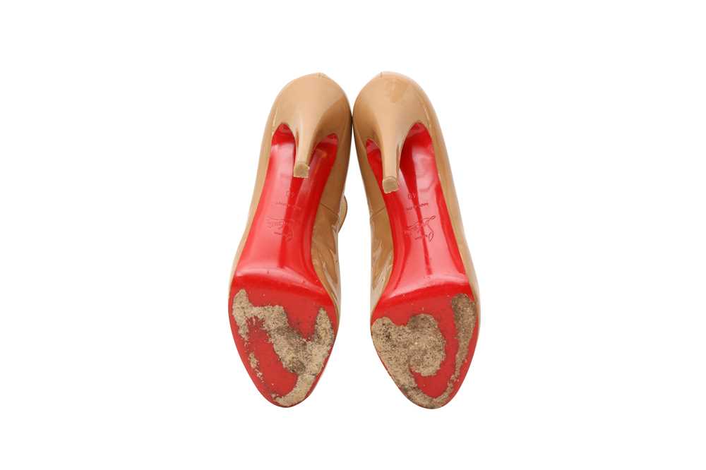 Christian Louboutin Camel Peep Toe Heeled Pump - Size 40 - Image 4 of 4