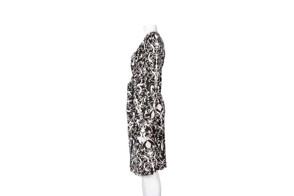 Gucci Monochrome Baroque Wrap Dress - Size L - Image 2 of 5