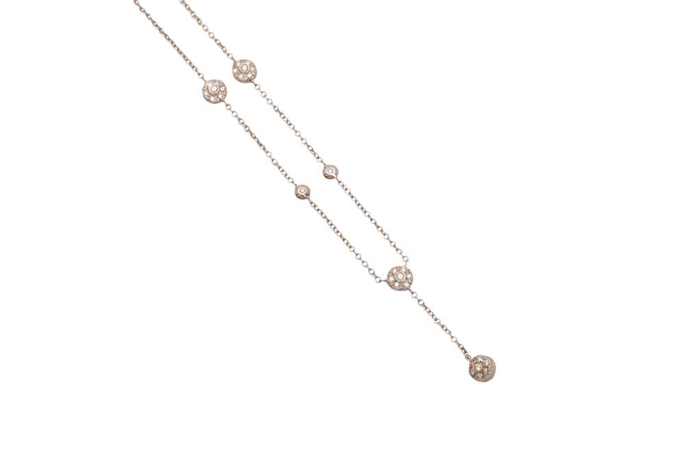 A DIAMOND PENDANT NECKLACE