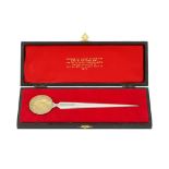 A CASED ELIZABETH II STERLING SILVER ROYAL COMMEMORATIVE SILVER PAPER KNIFE, LONDON 1977 BY STUART D