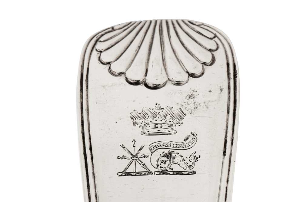 Duke of Leeds – A pair of good George III sterling silver basting spoons, London 1817 by William Ele - Image 3 of 7