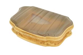 A mid-18th century George II unmarked gold mounted agate snuff box, circa 1750