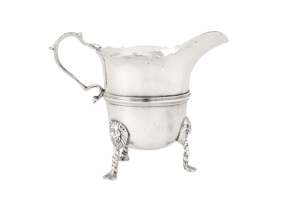 A George II Irish sterling silver milk or cream jug, Dublin circa 1750 by Robert Glanville (active 1 - Image 2 of 5