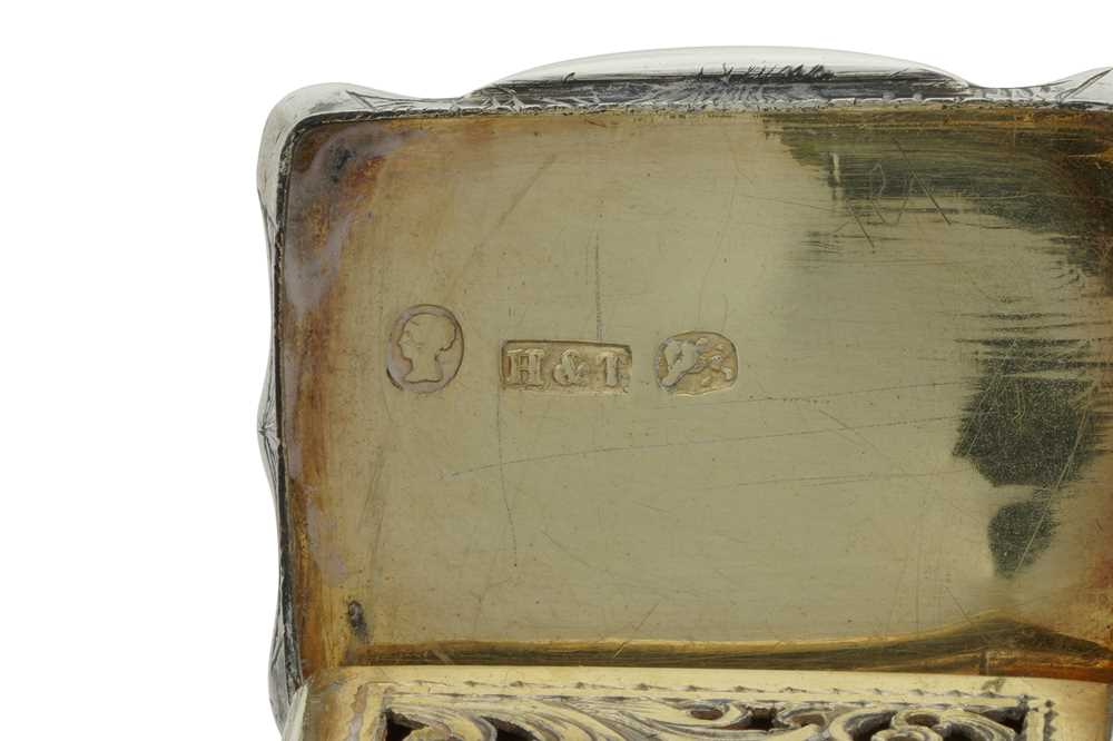 A Victorian sterling silver vinaigrette, Birmingham 1852 by Taylor and Perry - Image 5 of 5