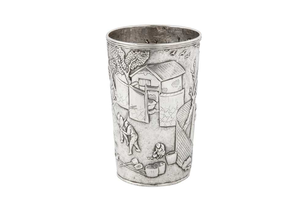 A late 19th century Chinese Export silver beaker, Canton circa 1880 by Bao Feng retailed by Wang Hin - Image 3 of 4