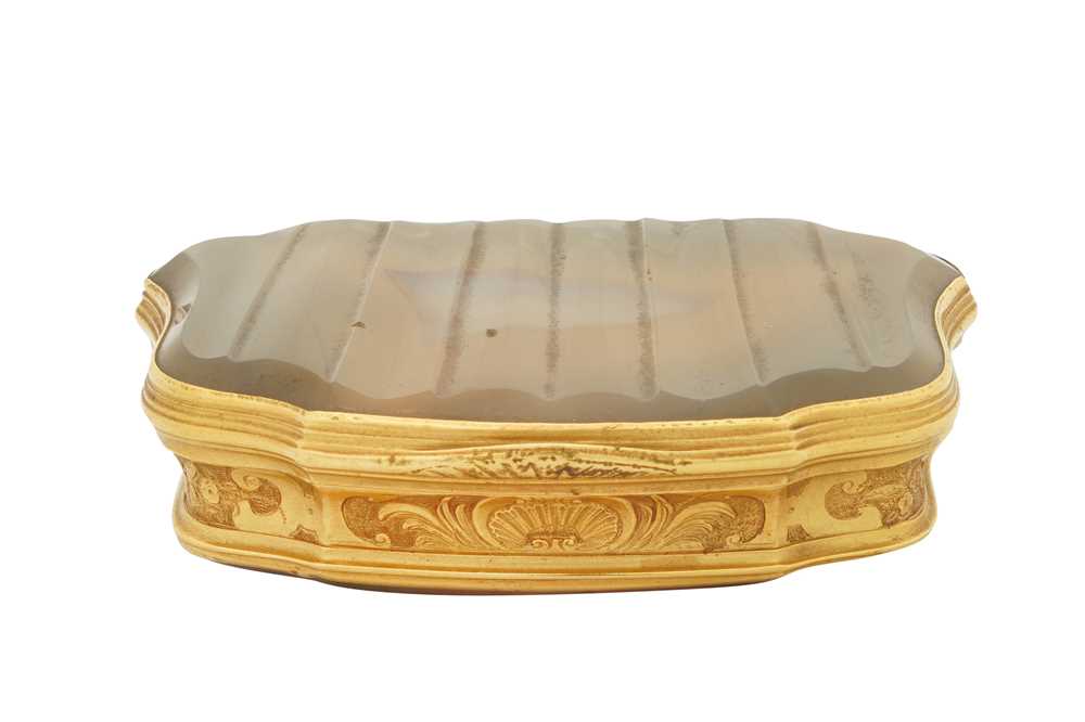 A mid-18th century George II unmarked gold mounted agate snuff box, circa 1750 - Image 3 of 4