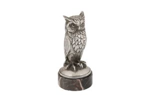 An Elizabeth II sterling silver model of an owl, London 1974 by Leslie Gordon Durbin (1913-2005)
