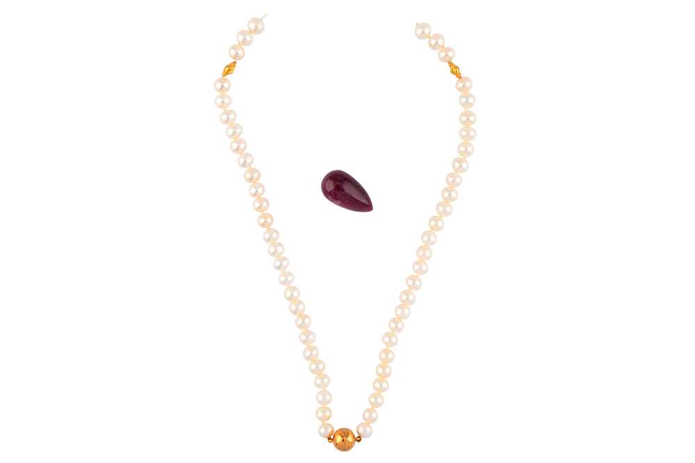 A CULTURED PEARL AND RUBY NECKLACE