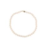 A CULTURED PEARL NECKLACE