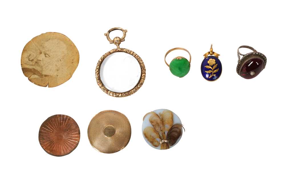 A GROUP OF JEWELLERY