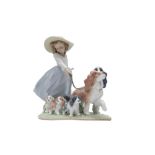 A LLADRO PORCELAIN FIGURE GROUP