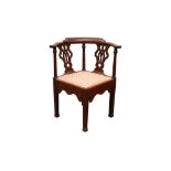 A MAHOGANY CORNER CHAIR,18TH CENTURY