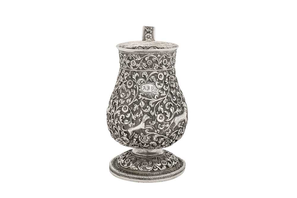 A late 19th century Anglo – Indian silver mug, Cutch circa 1890 - Image 2 of 3