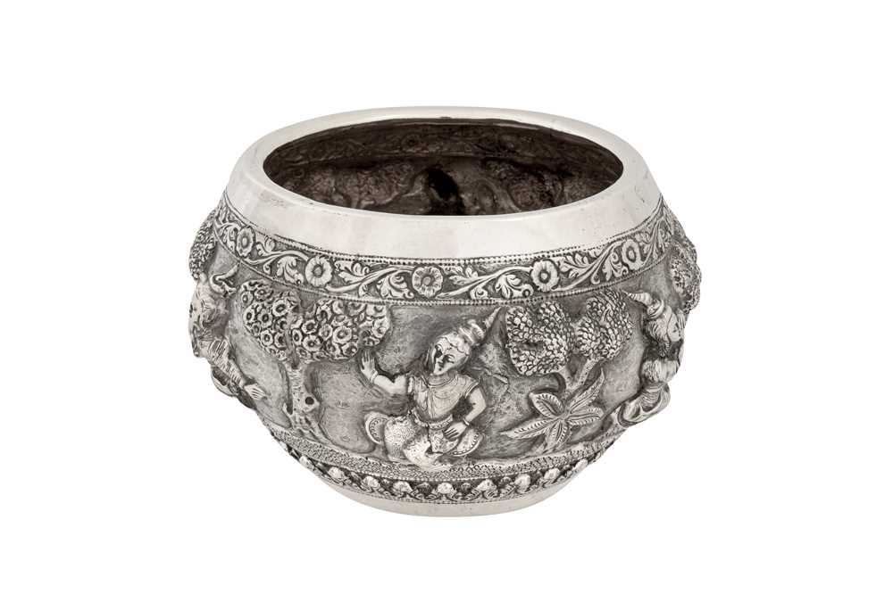 An early 20th century Anglo – Indian unmarked silver bowl, Lucknow circa 1920