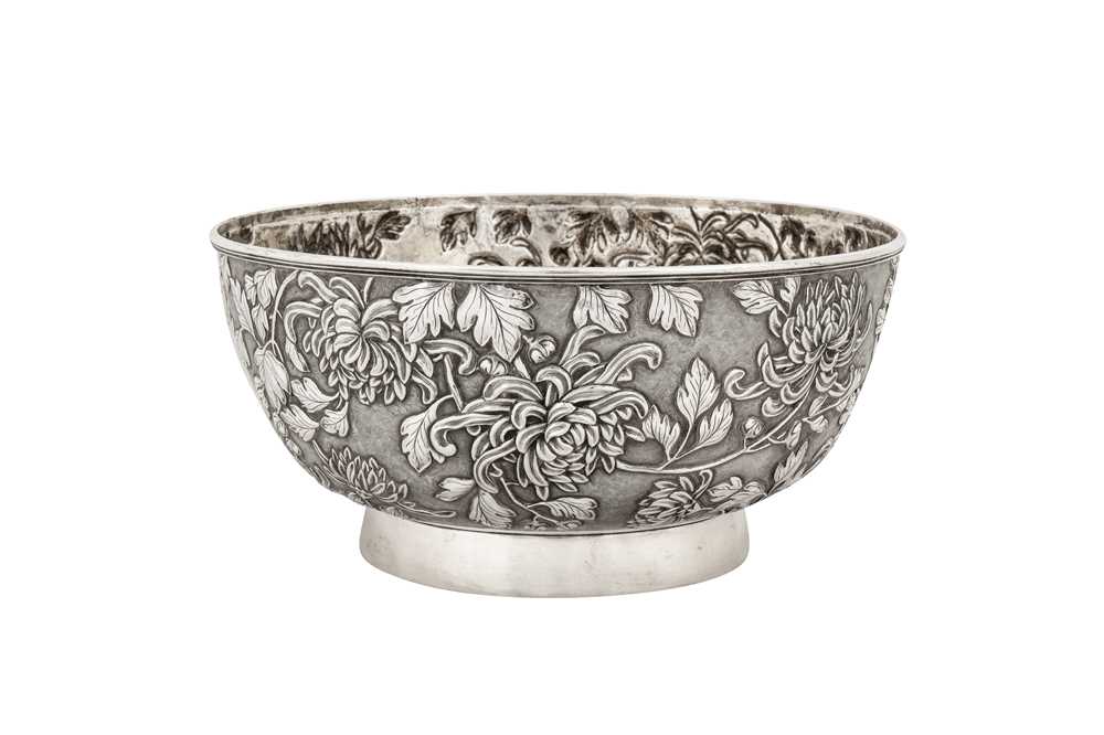 A late 19th century Chinese export silver bowl, Canton circa 1890 by Qiu Ji, retailed by Wang Hing - Image 2 of 5