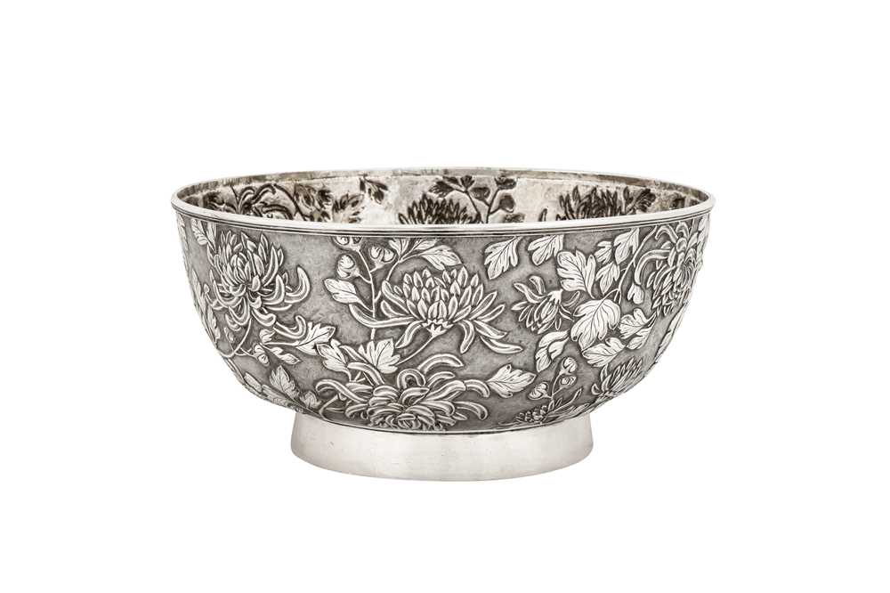 A late 19th century Chinese export silver bowl, Canton circa 1890 by Qiu Ji, retailed by Wang Hing - Image 3 of 5