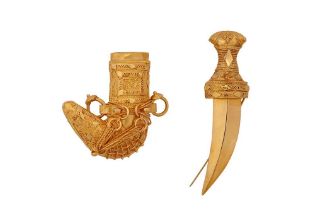 A GOLD BROOCH IN THE SHAPE OF A JAMBIYA DAGGER Possibly Kuwait or the South Arabian Gulf, second hal