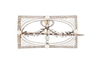 A GARLAND DIAMOND BROOCH