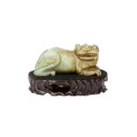 A CHINESE HARDSTONE FIGURE OF A LION DOG 二十世紀 硬石雕佛獅