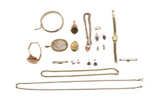 A LARGE GROUP OF JEWELLERY