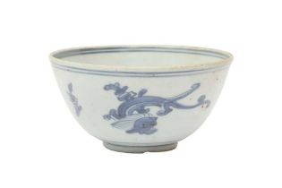 A CHINESE BLUE AND WHITE 'CHILONG' BOWL 明 青花螭龍紋盌