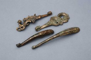 FOUR CHINESE BRONZE BELT HOOKS 銅帶鉤四件