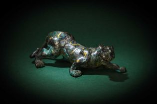 A CHINESE GOLD- AND SILVER-INLAID BRONZE 'FELINE' FIGURE 漢 青銅錯金銀獸形擺件