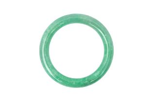 A CHINESE JADE BANGLE 玉手鐲