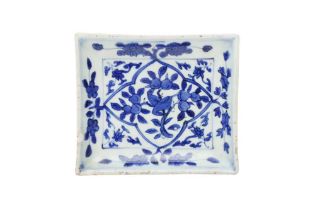 A CHINESE BLUE AND WHITE RECTANGULAR TRAY 明 青花鳥果紋方托盤