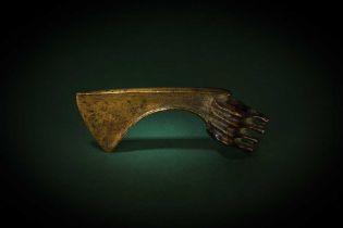 A LURISTAN BRONZE AXE HEAD 路里斯坦青銅斧