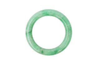 A CHINESE JADE BANGLE 玉手鐲