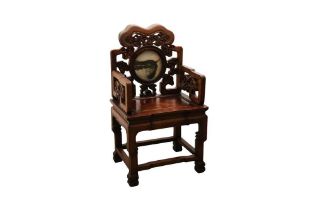 A CHINESE HONGMU HARDWOOD CARVED 'RUYI CLOUDS' AND MARBLE-INSET CHAIR 十九或二十世紀 紅木如意雲嵌石面扶手椅