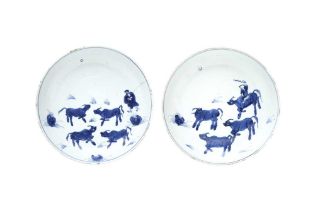 A PAIR OF CHINESE BLUE AND WHITE KO-SOMETSUKE 'OXHERD' DISHES 明 古染付青花牧童圖紋盤一對