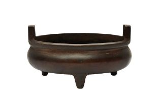 A CHINESE BRONZE TRIPOD CENSER 清十八或十九世紀 銅三足爐 《大明宣德年製》款