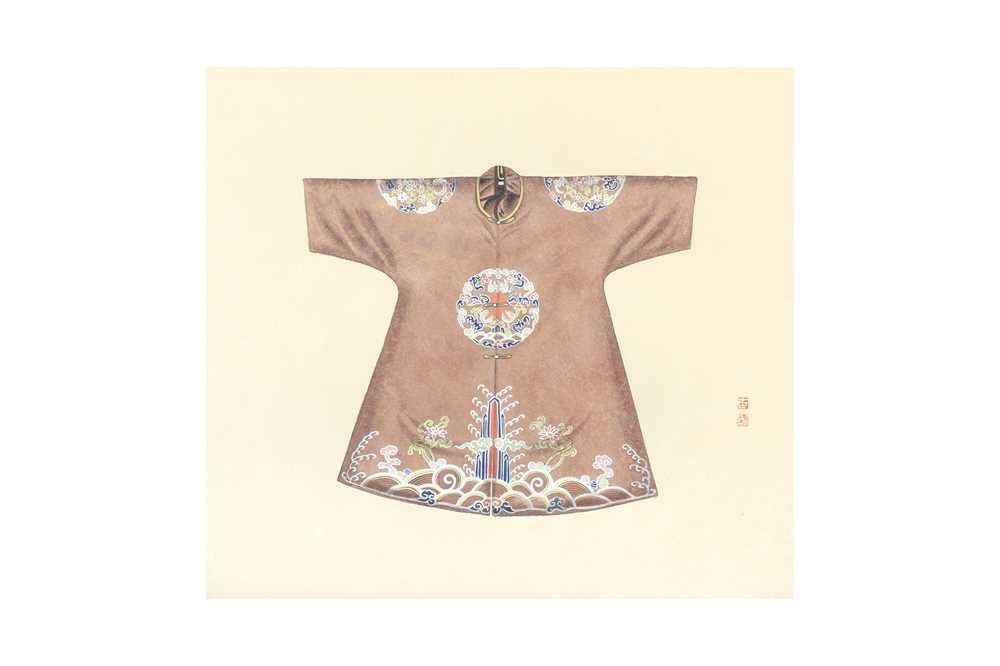 A SET OF EIGHT CHINESE PAINTINGS OF ROBES 晚清 水粉繪吉服袍一組五件 - Image 9 of 31