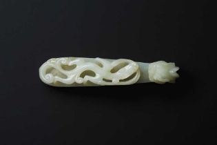 A CHINESE PALE-CELADON JADE 'DRAGON' BELT HOOK 清十八世紀 清白玉龍紋帶鉤