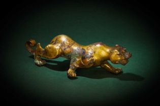 A CHINESE GILT-BRONZE 'FELINE' FIGURE 漢 青銅鎏金獸形擺件