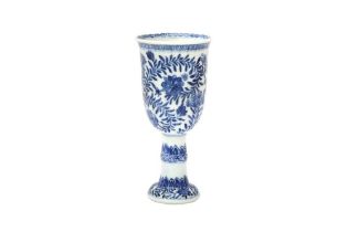 A CHINESE BLUE AND WHITE GOBLET 清康熙 青花花卉紋盃