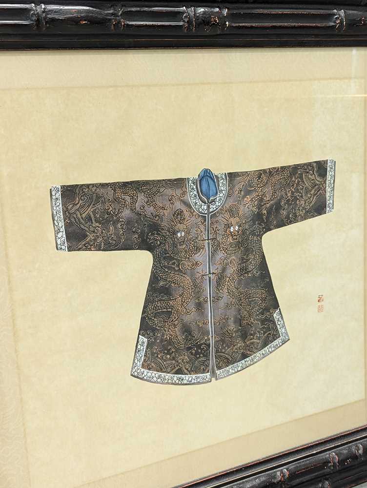 A SET OF EIGHT CHINESE PAINTINGS OF ROBES 晚清 水粉繪吉服袍一組五件 - Image 28 of 31