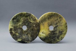 TWO CHINESE ARCHAIC GREEN JADE DISCS, BI 新石器時代或後期 青玉壁兩件