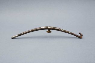 A CHINESE GOLD- AND SILVER-INLAID BRONZE BELT HOOK, DAIGOU 戰國 銅錯金龍紋帶鉤