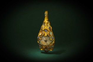 A CHINESE JADE- AND GLASS-INLAID GILT-BRONZE BELT HOOK, DAIGOU 戰國 銅鎏金嵌玉及琉璃帶鉤