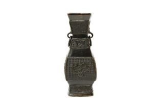 A CHINESE BRONZE ARCHAISTIC TWIN-HANDLED VASE 十七或十八世紀 銅仿古雙耳瓶