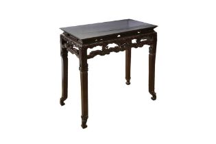 A CHINESE HARDWOOD TABLE 十九或二十世紀 硬木桌