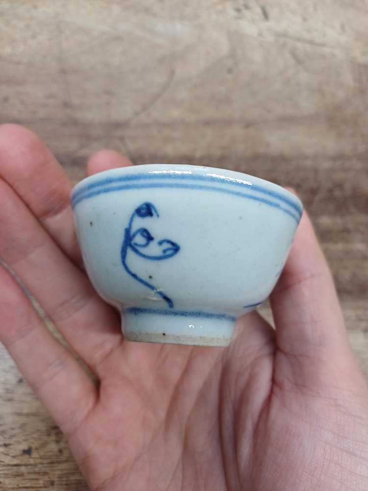 SIX CHINESE BLUE AND WHITE CUPS 清 青花盃六件 - Image 13 of 21