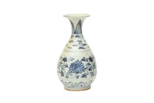 A CHINESE BLUE AND WHITE VASE, YUHUCHUNPING 明 青花玉壺春瓶